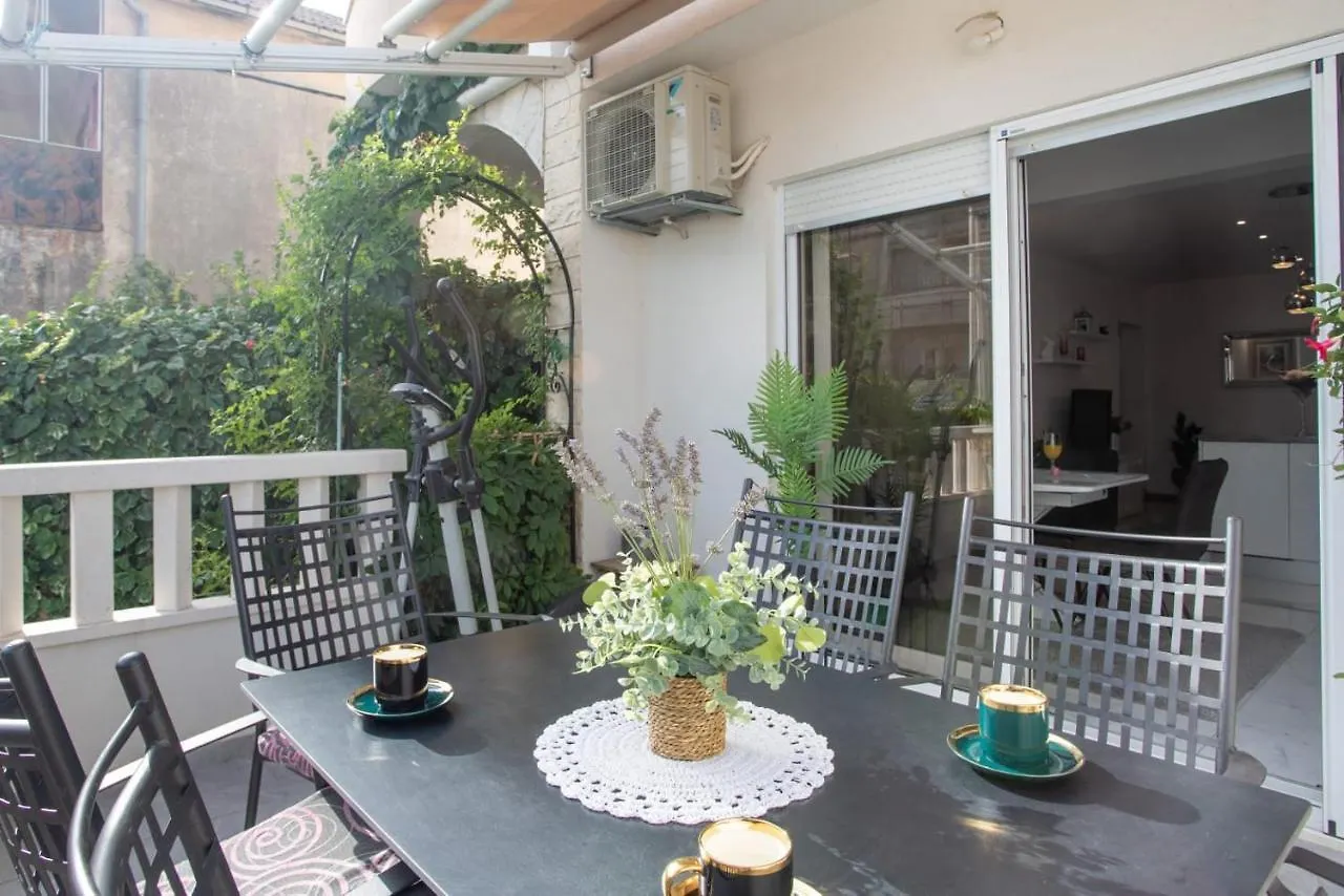 Lux Apartment Ema Kastela Croatia