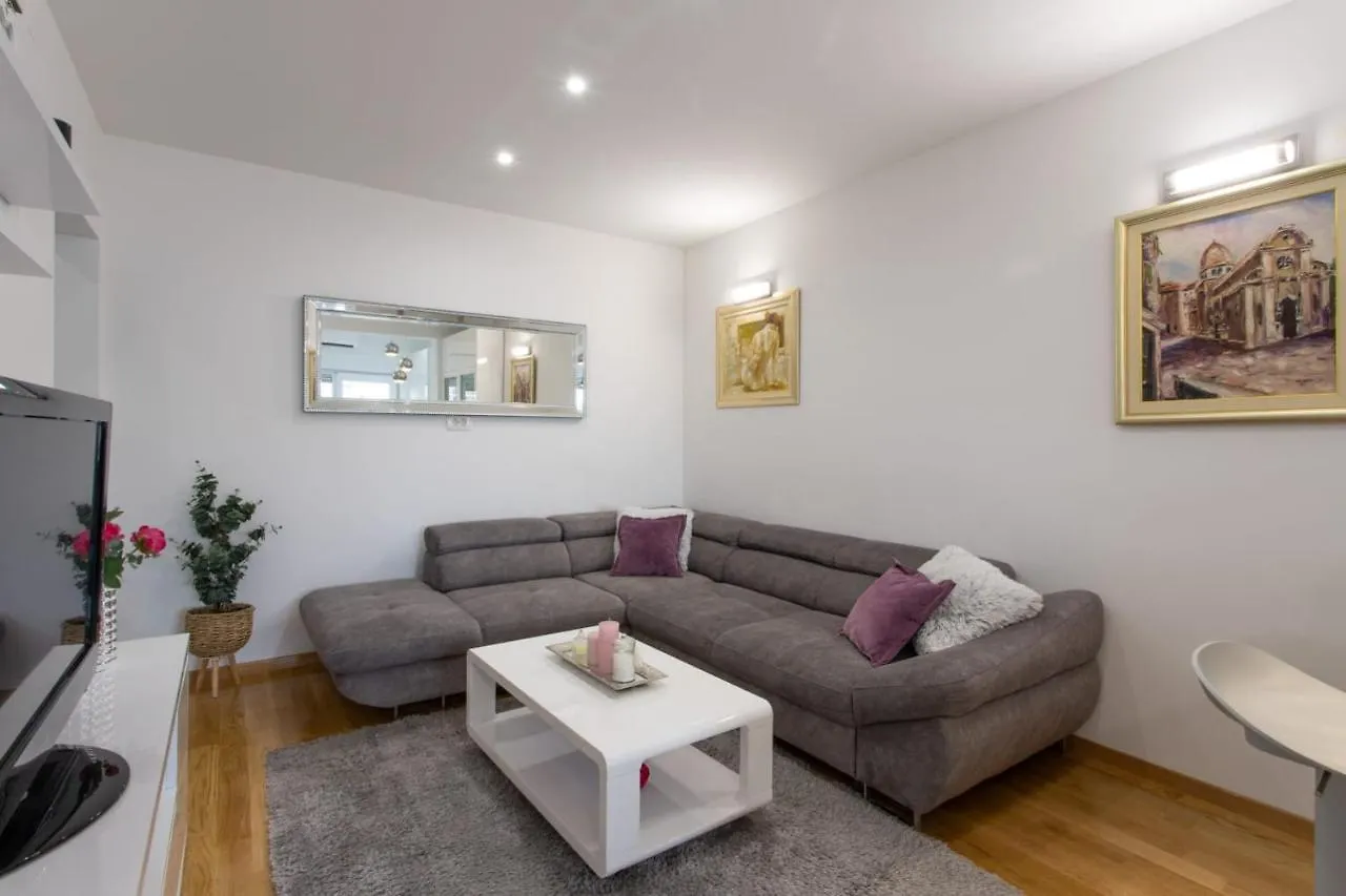 Lux Apartment Ema Kastela