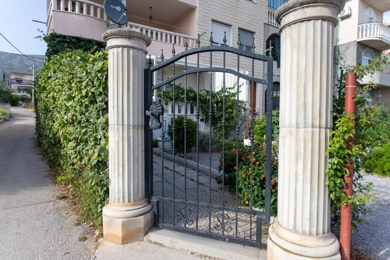 Lux Apartment Ema Kastela