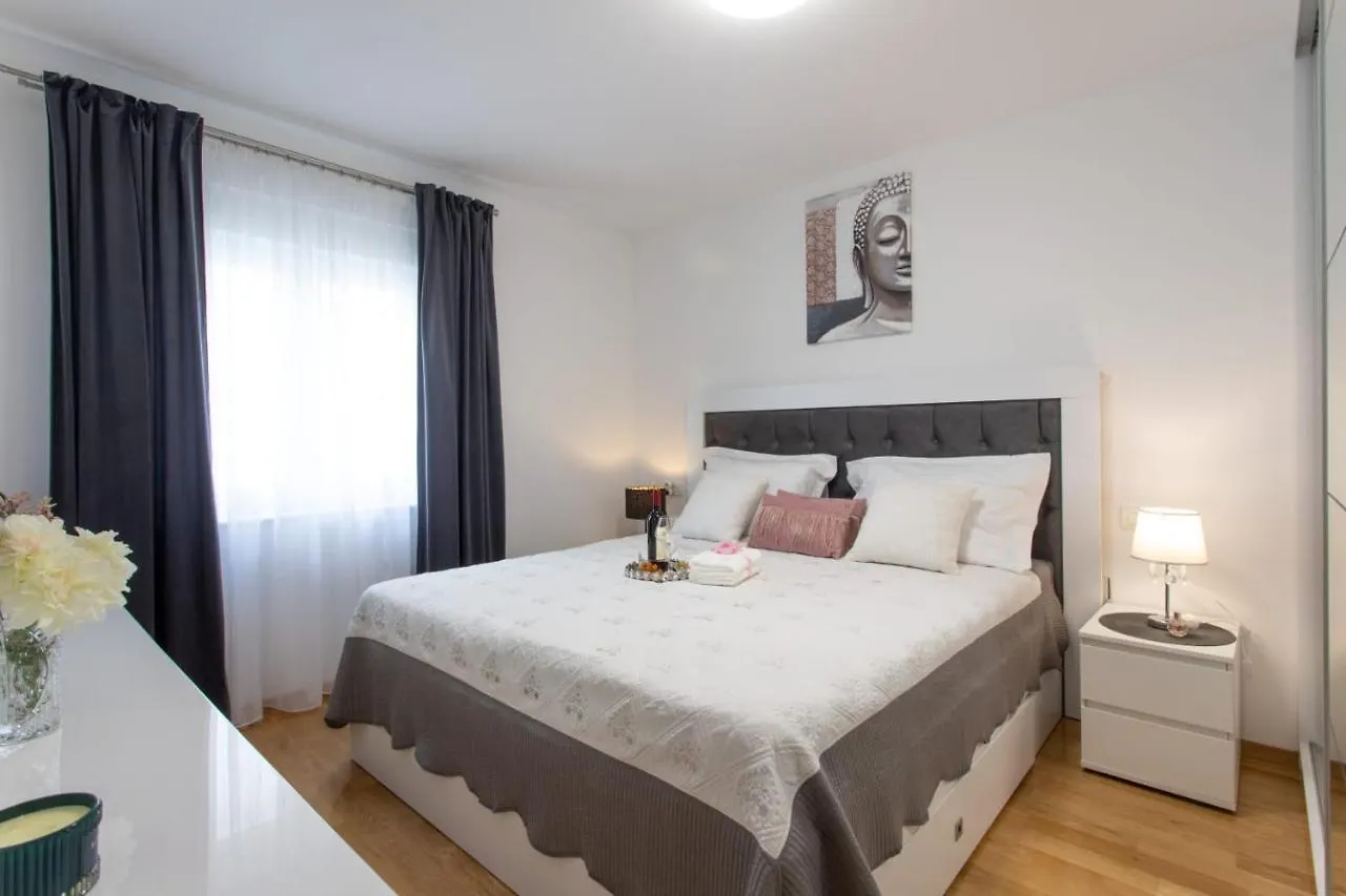 Lux Apartment Ema Kastela 0*,  Croatia