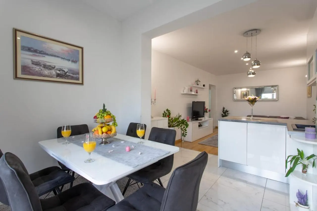 Lux Apartment Ema Kastela Croatia