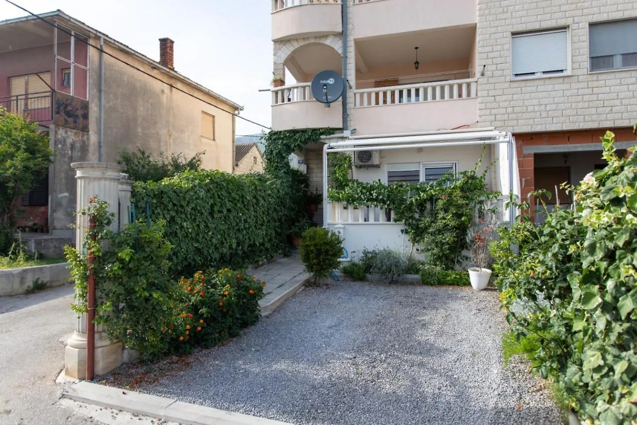 Lux Apartment Ema Kastela 0*,