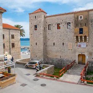 Vila Heritage Vitturi Sea View, Kastela