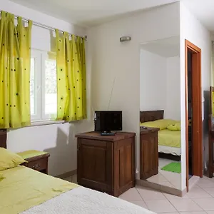 Gostinjska kuća Vesna, Kastela